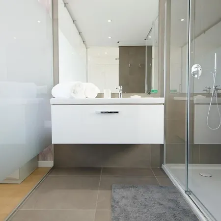 Holiday Beco Leonardo Coimbra - 2 *