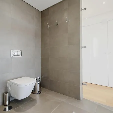 Holiday Beco Leonardo Coimbra - 2 *