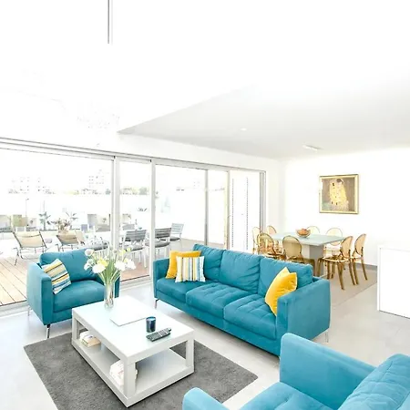 Holiday Beco Leonardo Coimbra - 2 *