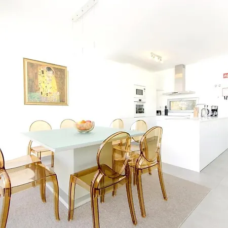 Holiday Beco Leonardo Coimbra - 2 *